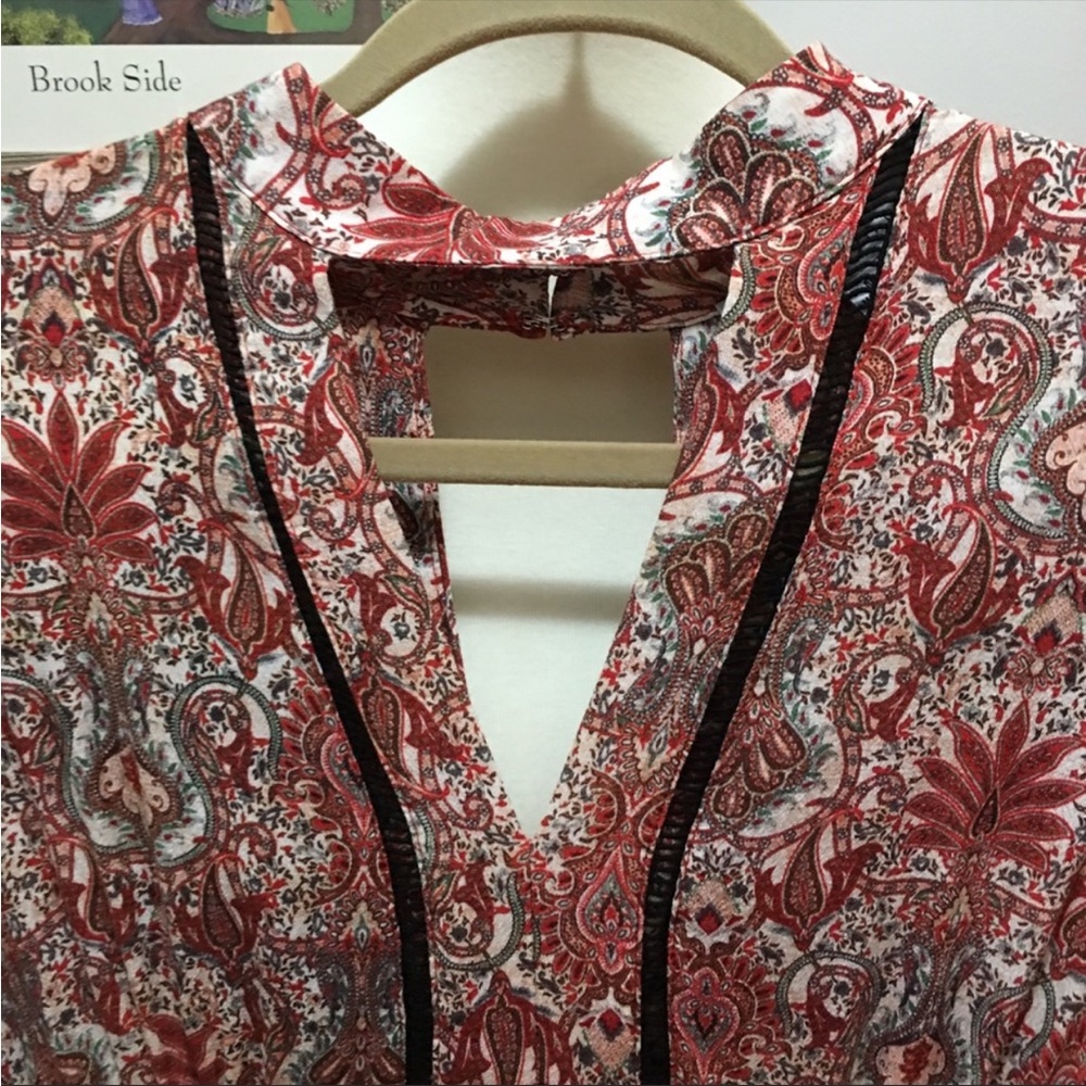 Adelyn Rae Romper - Picture 3 of 9